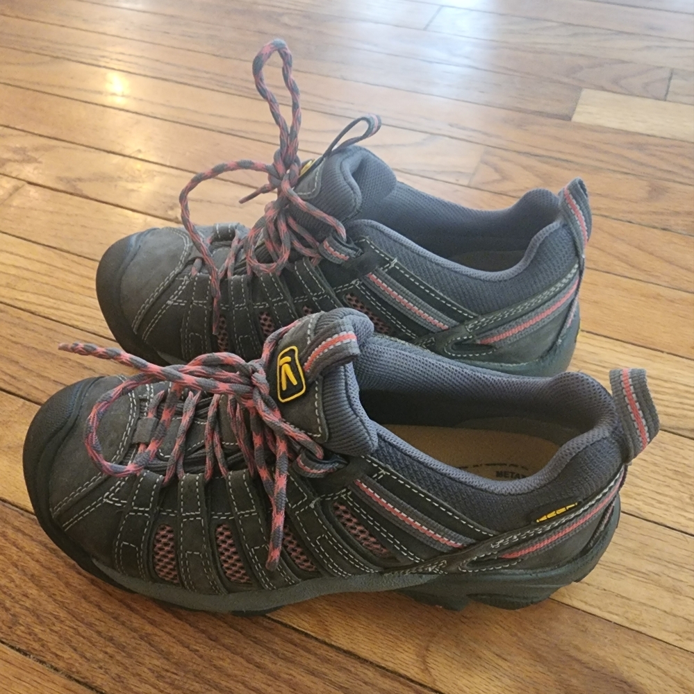 Keen Flint 7.5W like new Gray Steel Toe Magnet Rose Reflective Work/hiking Boot